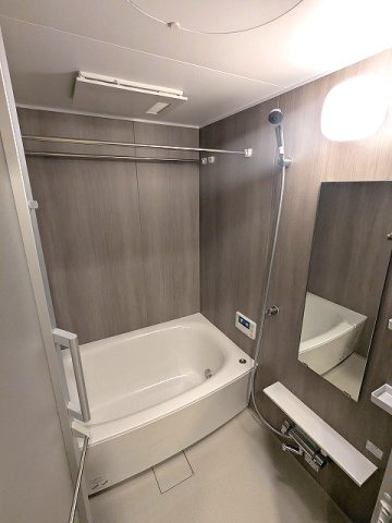 geo ent上野稲荷町の浴室|追焚オートバス、浴室換気乾燥機、物干しバー2本付で重い布団や多数のハンガー干すのに大変便利です