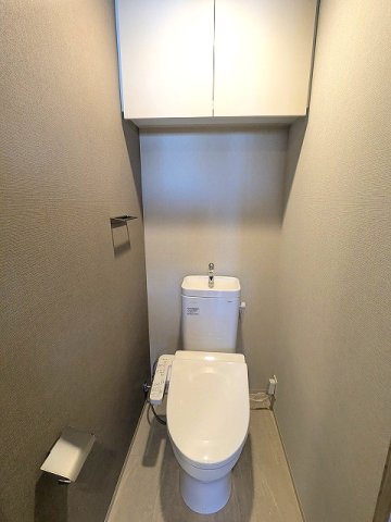 geo ent上野稲荷町のトイレ|洗面室と独立した温水洗浄便座です