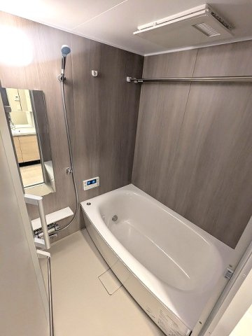 geo ent上野稲荷町の浴室|追焚オートバス、浴室換気乾燥機、物干しバー2本付で重い布団や多数のハンガー干すのに大変便利です