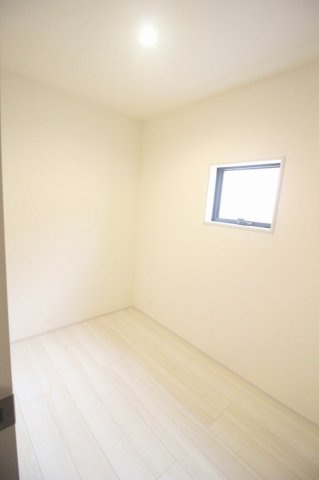 下野市小金井３丁目の新築一戸建の収納|2階には便利な納戸スペースを完備。季節物の家電や衣類、思い出の品までしっかり収納でき、お部屋をすっきり使えます！