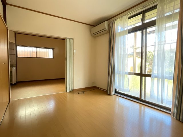 下今池住宅の洋室