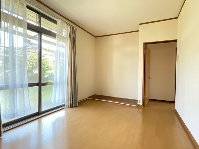 下今池住宅の洋室