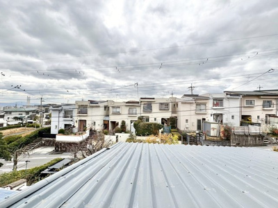 【展望】 | 茨木市山手台3丁目 | 低層住宅の地域の為、2階からの景色は前が抜けており、非常に良好です。

