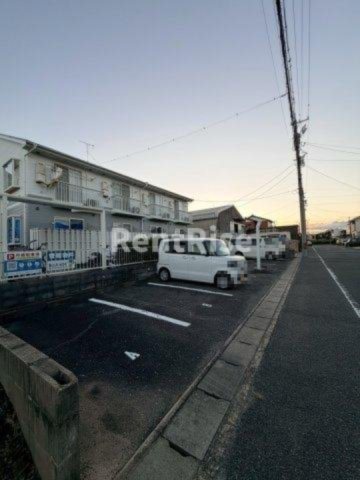 メゾンドフォーレ壱番館の駐車場