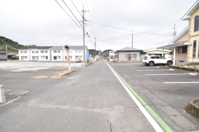 【前面道路含む現地写真】 | 鹿屋市輝北町上百引　中古戸建