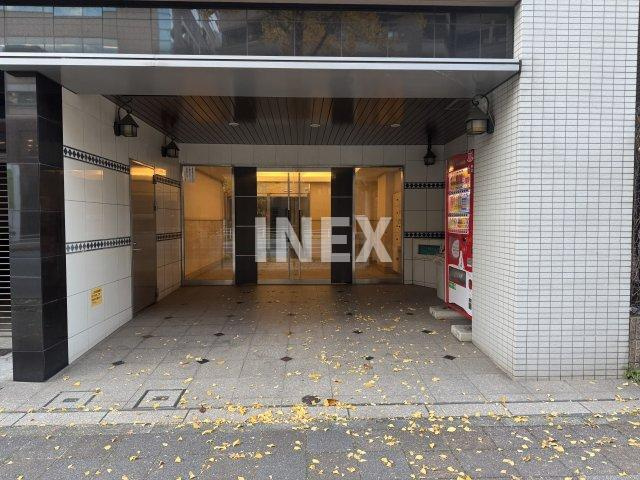横浜市神奈川区青木町の賃貸マンションのエントランス