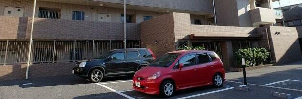 セルアロームの駐車場