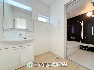 【洗面所】 | CRADLEGARDEN宇都宮市今宮第3　1号棟 | シャンプードレッサーで朝の身支度♪伸びるホースでお掃除も簡単清潔です！