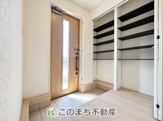 【玄関】 | CRADLEGARDEN宇都宮市今宮第3　1号棟 | 広々とした玄関スペース♪たくさんの靴を収納できる下駄箱もございます。