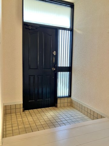 王子台戸建の玄関