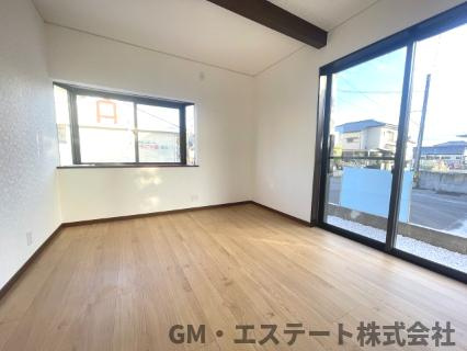 宮崎市恒久5丁目　中古住宅の洋室