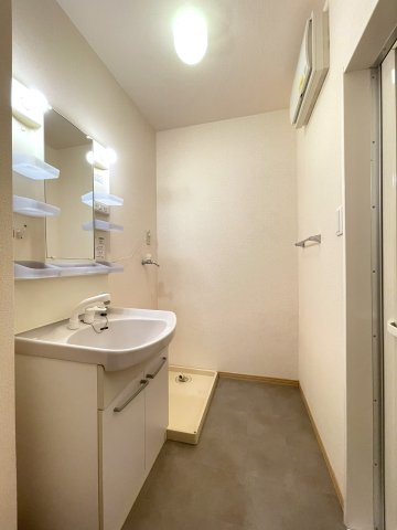 フォリオ春日部の洗面所