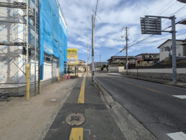 【前面道路含む現地写真】