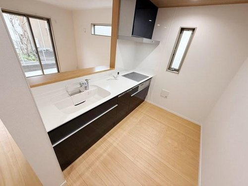 新座市野寺１丁目　建築条件付き売地　全６区画　誕生！のその他|施工事例
手元が明るくなるよう配慮された照明配置で、細かな作業も安心。