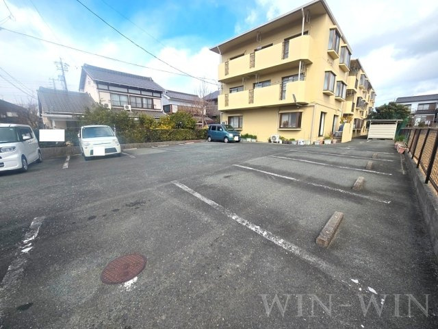 グレース １の駐車場