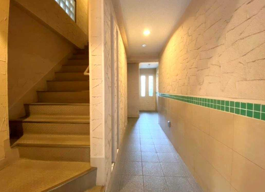 メゾンヌーヴェル　ペット相談　オートロック　角部屋のエントランス