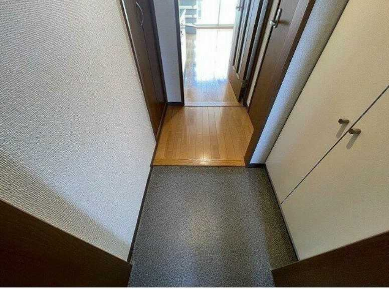 メゾンヌーヴェル　ペット相談　オートロック　角部屋の玄関