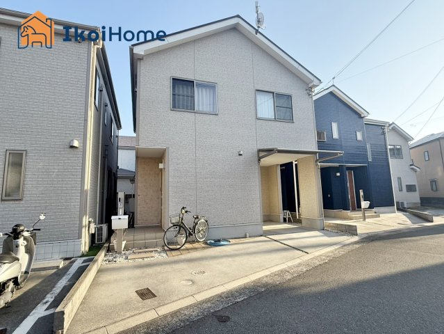 明石市魚住町西岡　中古戸建の玄関|～ご見学に関して～平日や夜間でもご案内可能。決まったお時間で身動きが取れない方も臨機応変に対応します