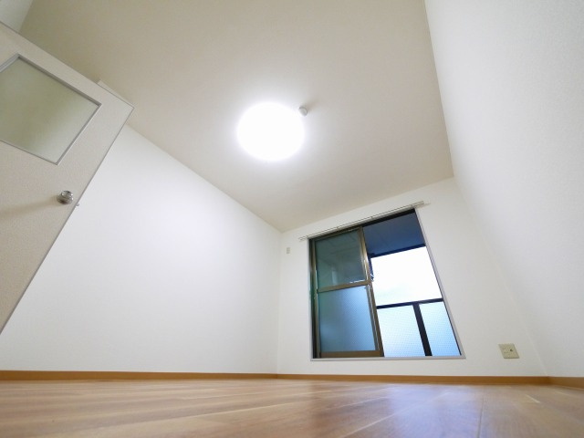 コーポ諏訪柳町の洋室|ゆったりした洋室です