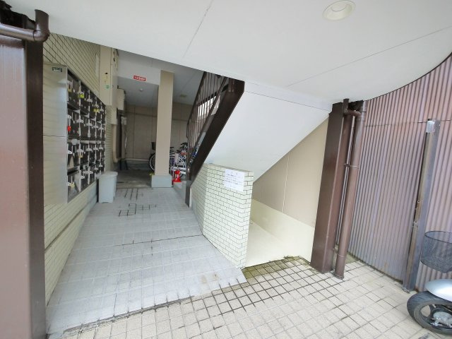 コーポ諏訪柳町のエントランス|落ち着いたエントランスです