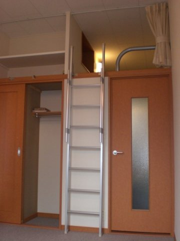 レオパレスクリエイトの居間・リビング