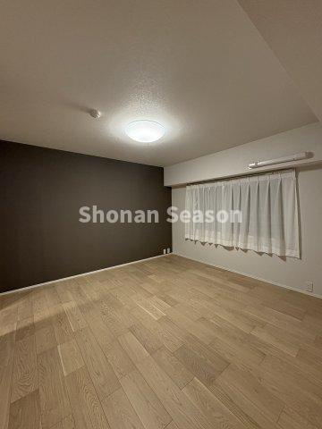 【洋室】 | アクセントクロスがおしゃれな室内はインテリア映えします◎