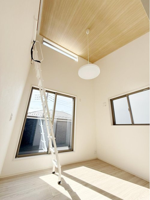 新座市野寺１丁目　建築条件付き売地　全６区画　誕生！のその他|施工事例
ロフト付きの洋室は天井が高く開放感のある空間です。