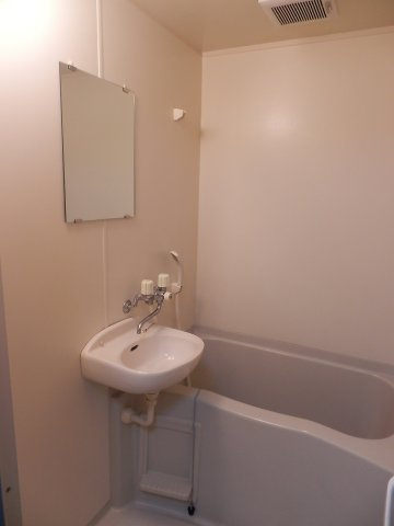 レオパレス黒瀬の浴室