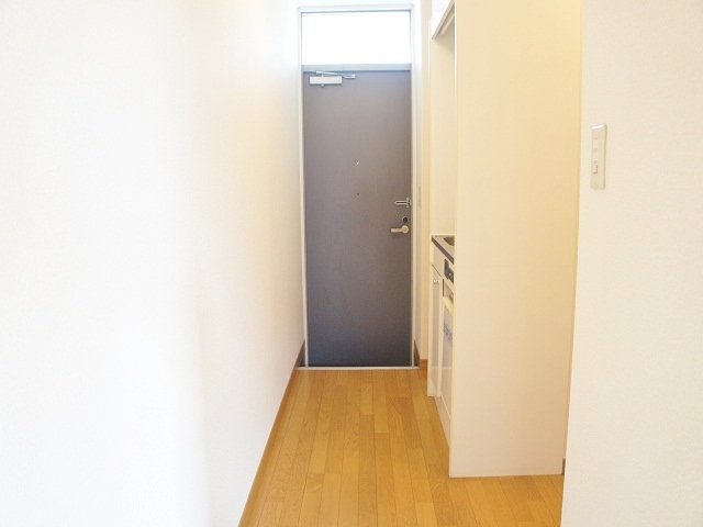 レオパレスＧＬＯＲＹの玄関