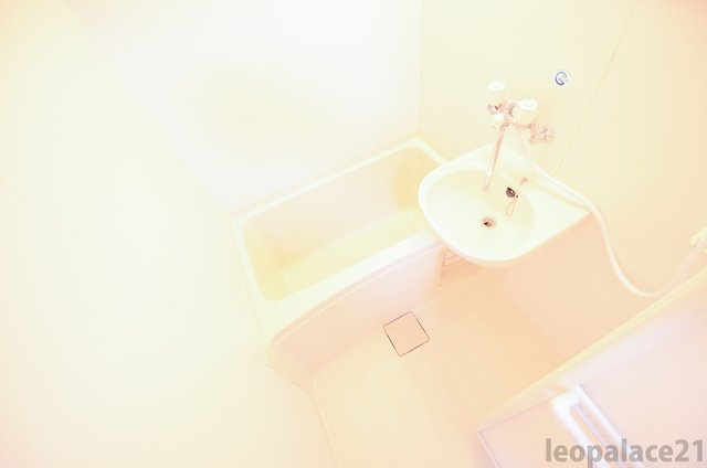 レオパレスＧＬＯＲＹの浴室