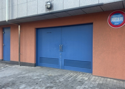 【設備】 | リビオ橋本タワーブロードビーンズ | 共有部分は、住民なら誰もが使える設備のこと。例えば駐車場やエレベーター、インターネット設備、セキュリティ設備などがあります。他にも、マンションの廊下・外部階段やエントランス・ゴミ置き場などがあります。