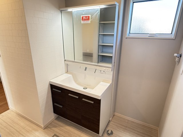 川越市大字安比奈新田　新築一戸建て　2号棟の独立洗面台|独立洗面化粧台が付いています