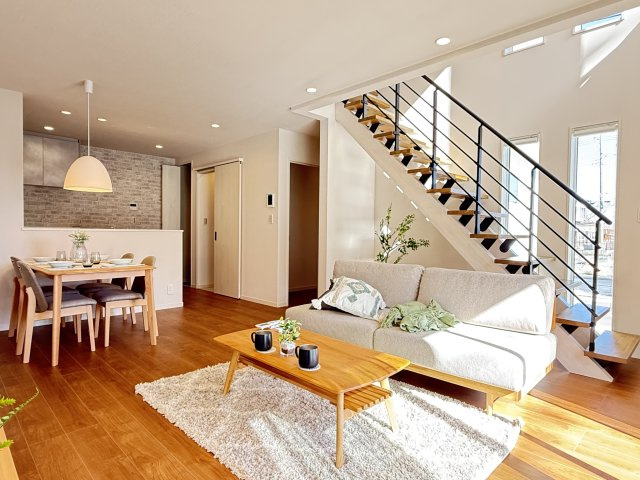 川越市大字安比奈新田　新築一戸建て　2号棟の居間・リビング|ゆったりとした居間です