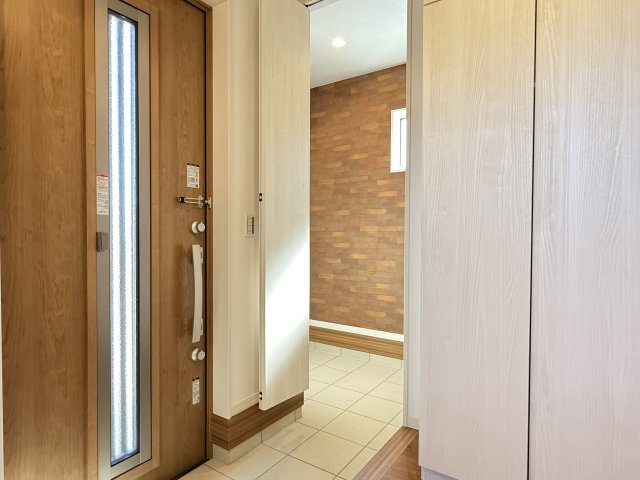 川越市大字安比奈新田　新築一戸建て　2号棟の玄関|ゆったりとした玄関です