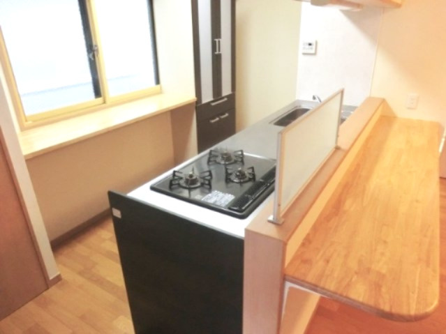 ライオンズマンション浦和第二の内装|★キッチン後部に食器棚を設置★