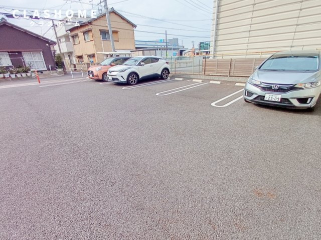 グランジット　エヌ　　刈谷市近郊の賃貸はクラスホーム刈谷店の駐車場