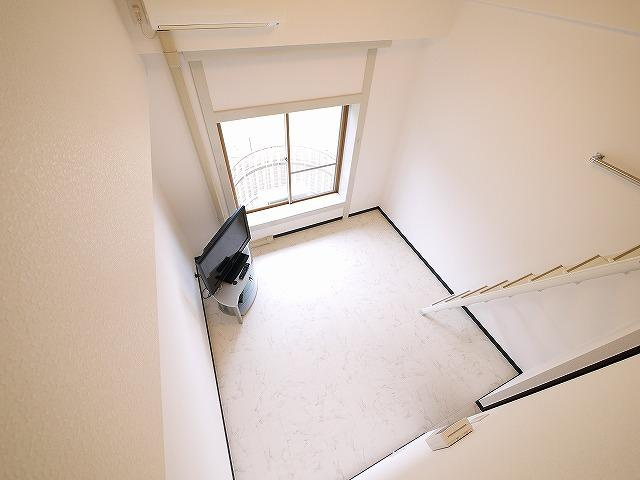 エヌエムドゥーズの寝室|開放的な寝室です