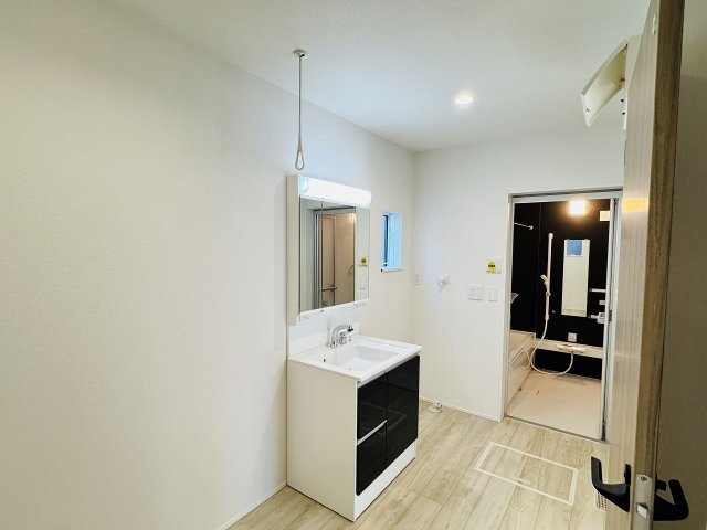 八王子市　大楽寺町　新築一戸建て　１期の脱衣所|～ゆとりある広さの脱衣所　ランドリースペースもあります～