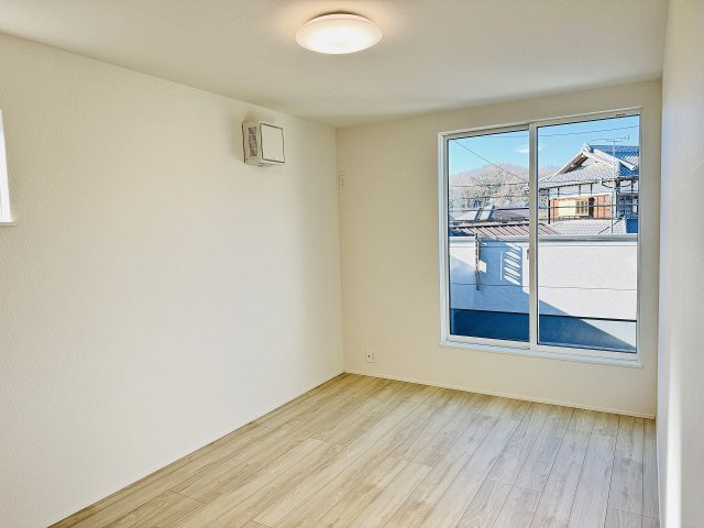 八王子市　大楽寺町　新築一戸建て　１期の寝室|～2階7.0帖の主寝室　ベッドなど大型家具のレイアウトも楽しめる広さです～