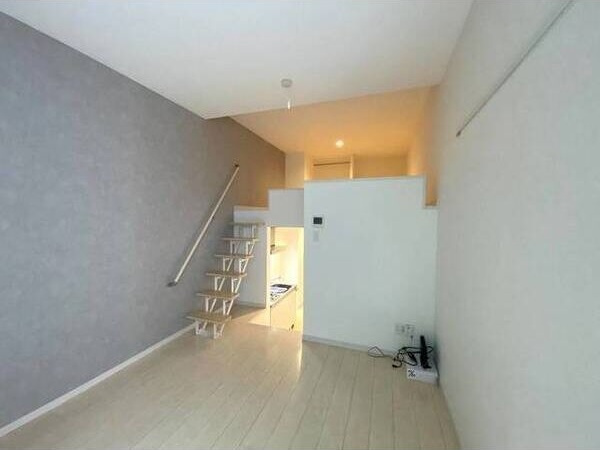 Crescita六番町の居間・リビング|ロフト付