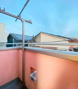 【バルコニー】 | 赤城下町貸家 | 外からの目が気にならないバルコニーで洗濯物が干せます