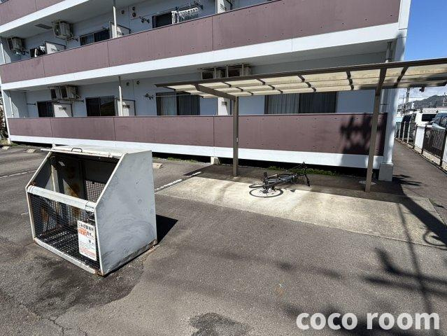 サルバス五ケ堀之内の駐車場