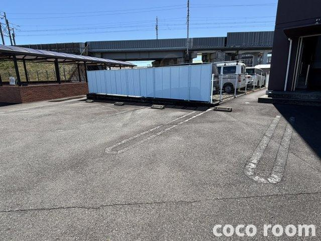 サルバス五ケ堀之内の駐車場