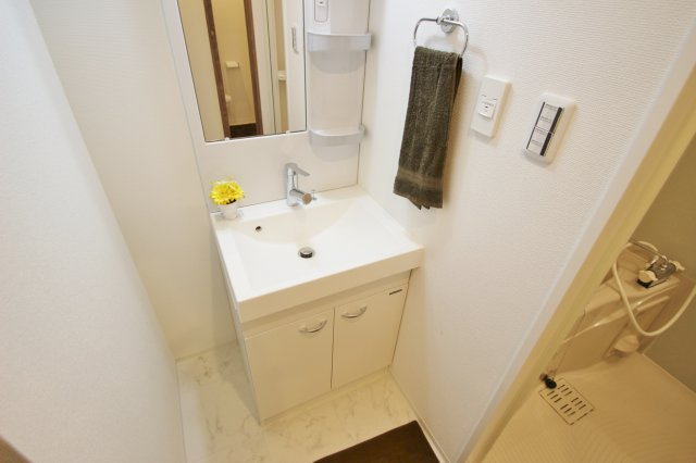 川口市金山町の賃貸マンションの独立洗面台|別室参考写真です。