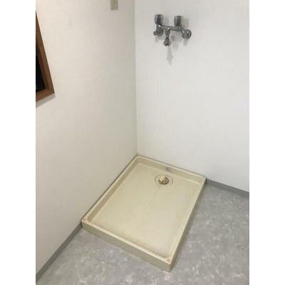 【設備】 | ロイヤルマリーンハイム | 室内洗濯機置き場。