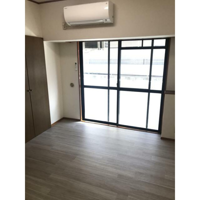 【寝室】 | ロイヤルマリーンハイム | きれいなフローリング。