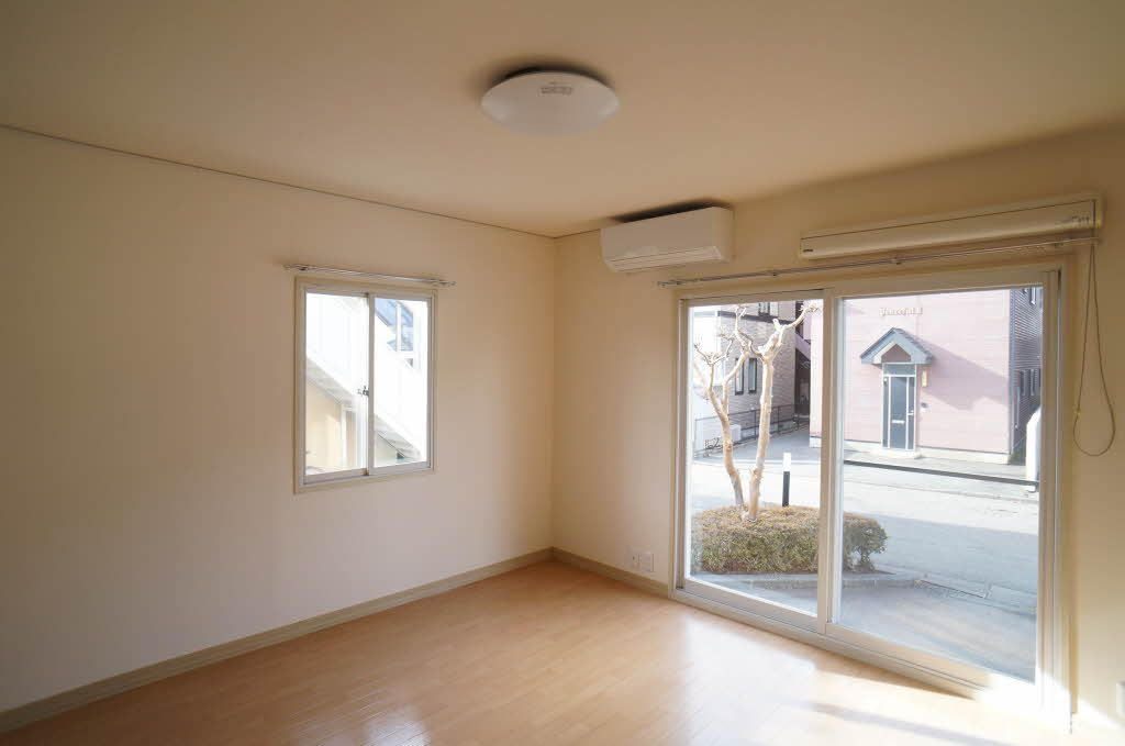 ユーロハイツ名須川 Ｂの洋室