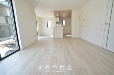 【居間・リビング】 | 海老名市河原口2丁目  新築戸建て　全１棟【仲介手数料無料】 | 海老名市を中心に地域密着で営業♪不動産のことなら「大樹不動産」へ
