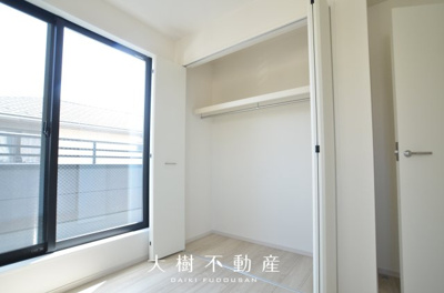 【洋室】 | 海老名市河原口2丁目  新築戸建て　全１棟【仲介手数料無料】 | 2階　洋室2（5.2帖）クローゼット