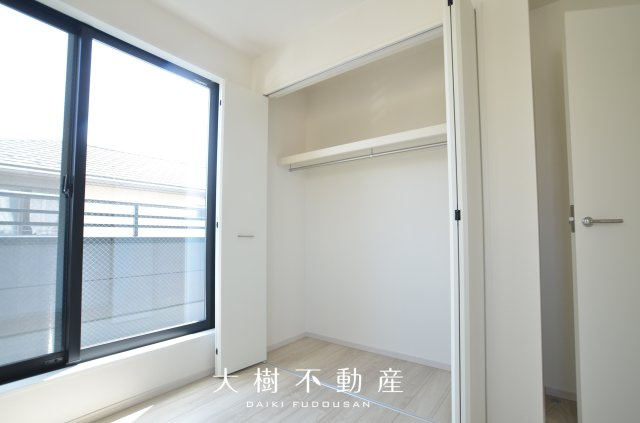 【洋室】 | 海老名市河原口2丁目  新築戸建て　全１棟【仲介手数料無料】 | 2階　洋室2（5.2帖）クローゼット